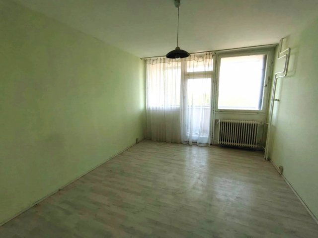 Eladó panellakás, Székesfehérvárott 33.9 M Ft, 1 szobás