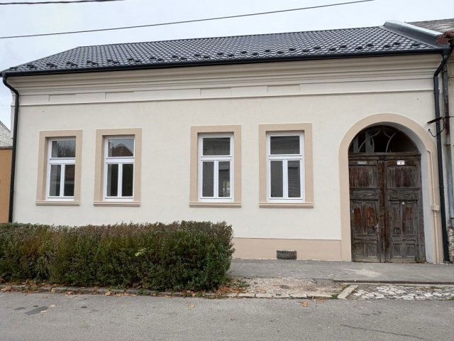 Eladó családi ház, Kaposváron, Jedlik Ányos utcában 72 M Ft