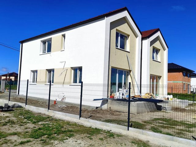 Eladó ikerház, Vácrátóton 99.9 M Ft, 5 szobás