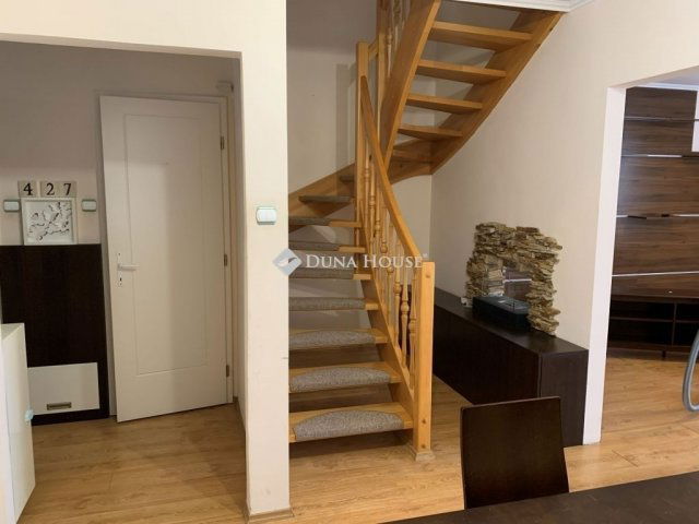 Eladó téglalakás, Székesfehérvárott 99.6 M Ft, 3 szobás