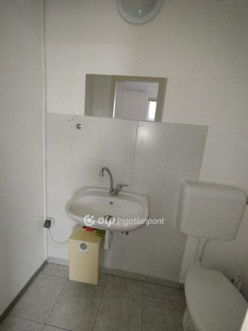 Kiadó iroda, Pécsett 65 E Ft / hó, 2 szobás