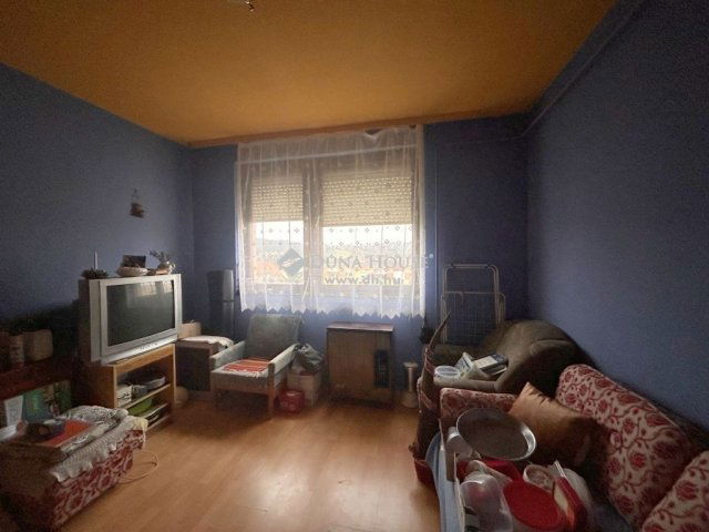 Eladó téglalakás, Zalaegerszegen 28 M Ft, 3 szobás