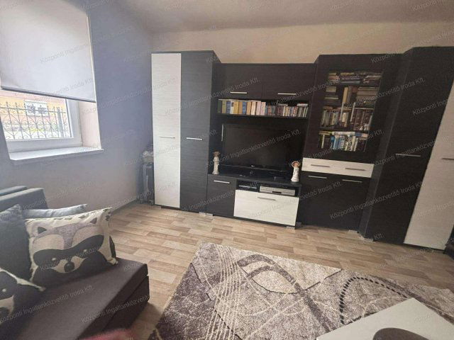 Eladó családi ház, Szákszenden 33.99 M Ft, 3+1 szobás