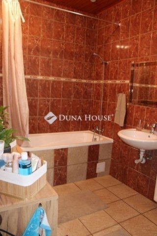 Eladó ikerház, Budapesten, XVI. kerületben 179.9 M Ft, 7 szobás