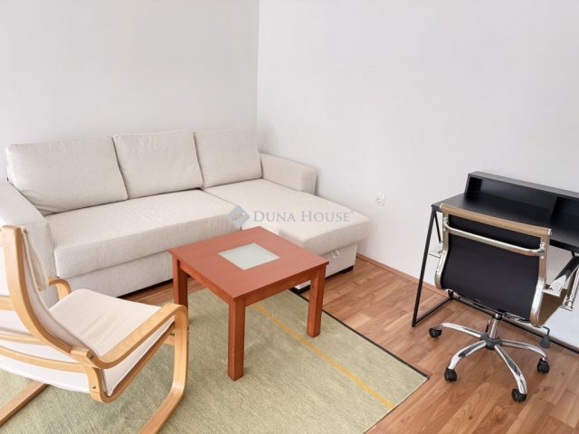 Kiadó panellakás, albérlet, Pécsett 150 E Ft / hó, 1 szobás