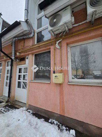 Eladó üzlethelyiség, Veszprémben, Cholnoky Jenő utcában