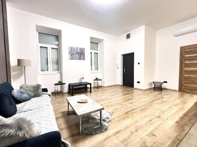 Eladó téglalakás, Budapesten, VI. kerületben 51 M Ft, 1 szobás