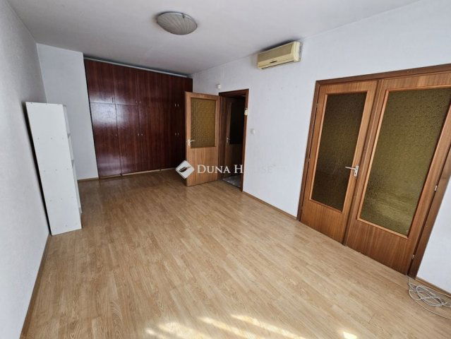 Kiadó téglalakás, albérlet, Pécsett 150 E Ft / hó, 2 szobás