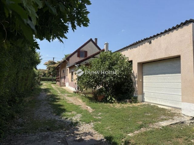 Eladó családi ház, Zókon 59 M Ft, 7 szobás