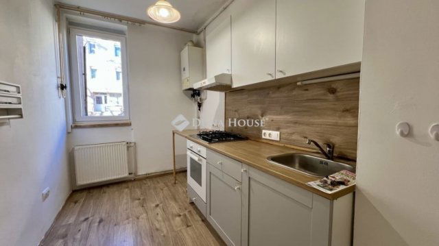 Eladó téglalakás, Balatonfüreden 59.9 M Ft, 2 szobás