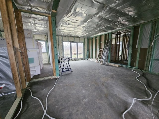 Eladó családi ház, Pócsmegyeren 124.9 M Ft, 4 szobás