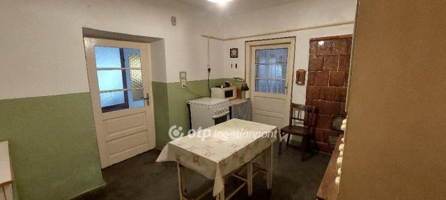 Eladó családi ház, Baracskán 98 M Ft, 6 szobás