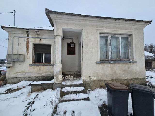 Eladó családi ház, Téten 25.9 M Ft, 2+1 szobás