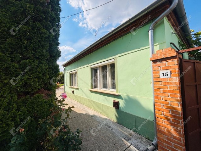Eladó családi ház, Szegeden 65 M Ft, 2 szobás