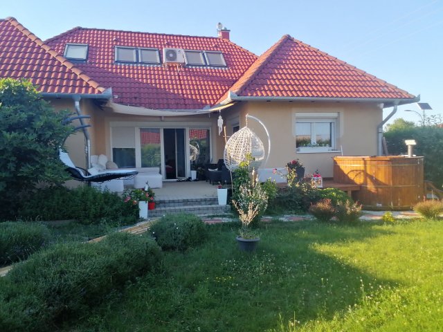 Eladó ikerház, Cserszegtomajon 148 M Ft, 4+2 szobás