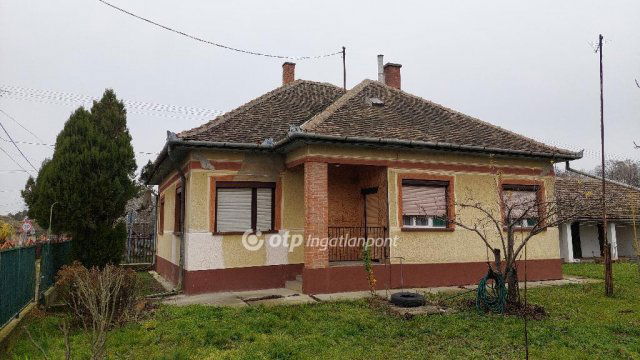 Eladó családi ház, Kisújszálláson 19.5 M Ft, 3 szobás