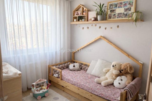 Eladó panellakás, Szegeden 62.9 M Ft, 3 szobás