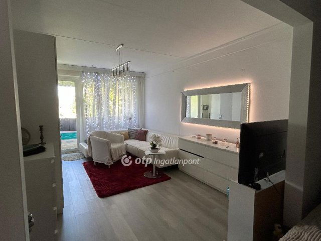 Eladó panellakás, Mosonmagyaróváron 42.5 M Ft, 2 szobás