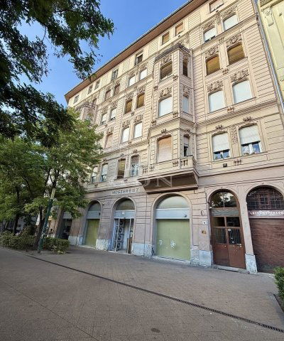 Eladó téglalakás, Budapesten, VIII. kerületben, Mátyás téren