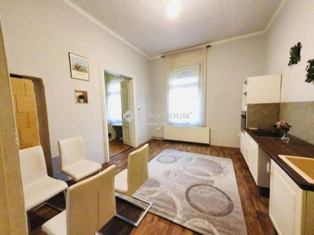 Eladó téglalakás, Pécsett 52.5 M Ft, 2 szobás