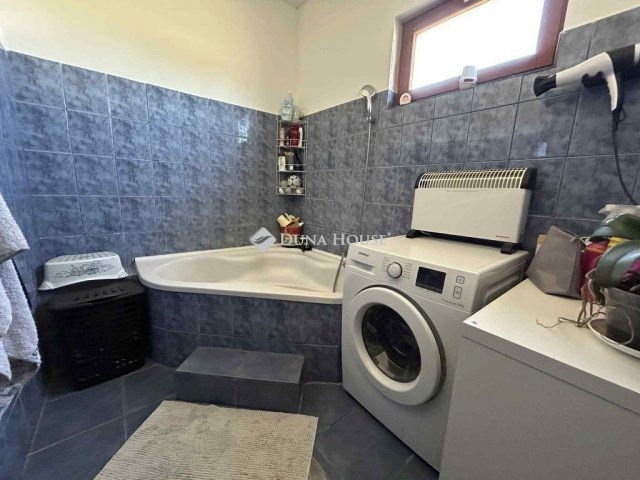 Eladó családi ház, Inárcson 79.9 M Ft, 7 szobás