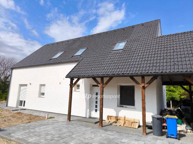 Eladó családi ház, Ceglédbercelen 139.99 M Ft, 3+5 szobás