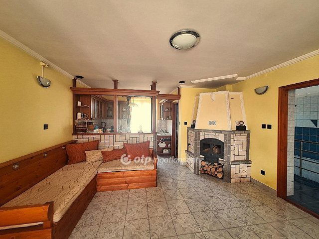 Eladó családi ház, Békésen 72.5 M Ft, 1+2 szobás