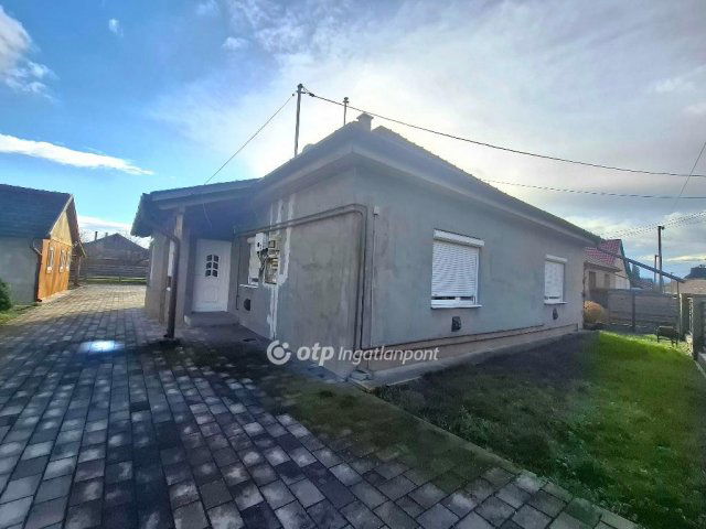 Eladó családi ház, Biharkeresztesen 52.9 M Ft, 2+4 szobás