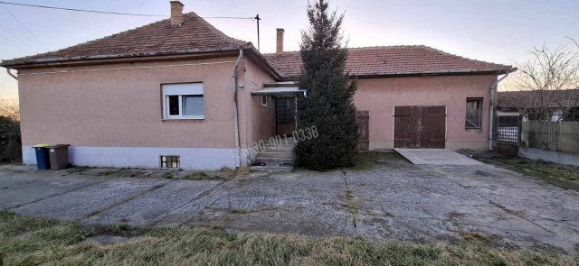Eladó családi ház, Lőrinciben 36 M Ft, 3 szobás