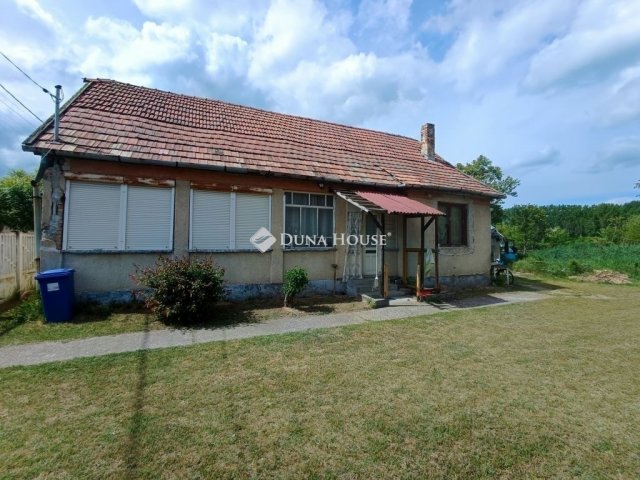 Eladó családi ház, Tápiószentmártonon 15.9 M Ft, 2 szobás