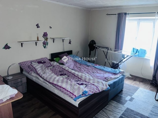 Eladó családi ház, Sáregresen 16.5 M Ft, 3 szobás