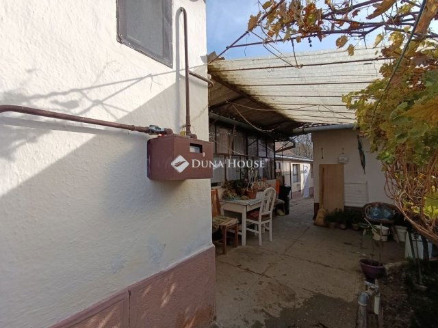 Eladó családi ház, Báron 19.5 M Ft, 7 szobás