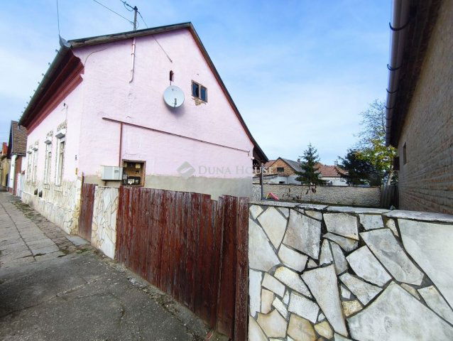 Eladó családi ház, Dombóváron 23.9 M Ft, 3 szobás