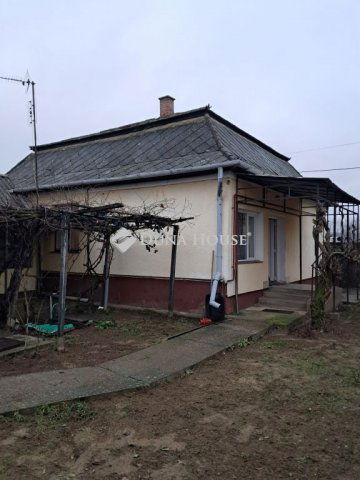 Eladó családi ház, Újlétán 20 M Ft, 2 szobás