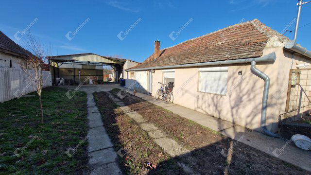 Eladó családi ház, Banán 38 M Ft, 4 szobás