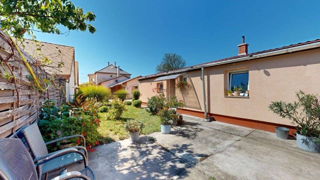 Eladó családi ház, Székesfehérvárott 198.8 M Ft, 10 szobás