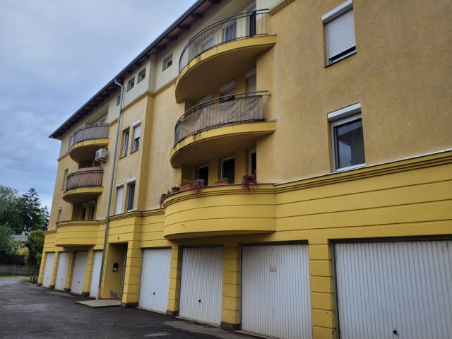 Eladó téglalakás, Pécsett 58 M Ft, 2+1 szobás