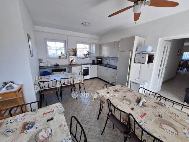 Eladó családi ház, Abádszalókban 84 M Ft, 7 szobás