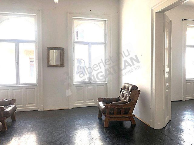 Eladó téglalakás, Budapesten, VII. kerületben, Kertész utcában