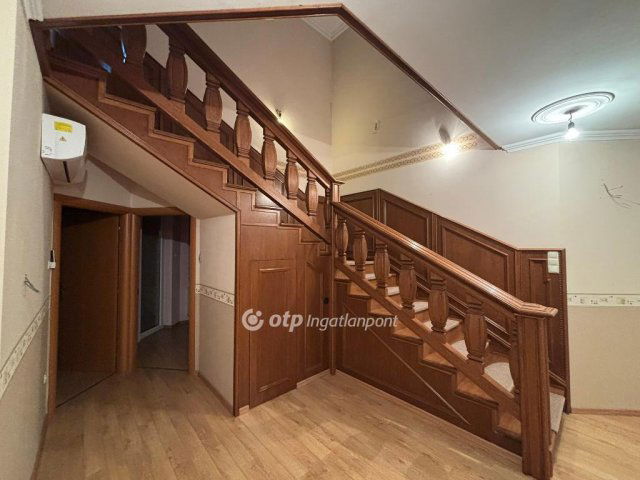 Eladó családi ház, Hajdúböszörményen 170 M Ft, 6+1 szobás