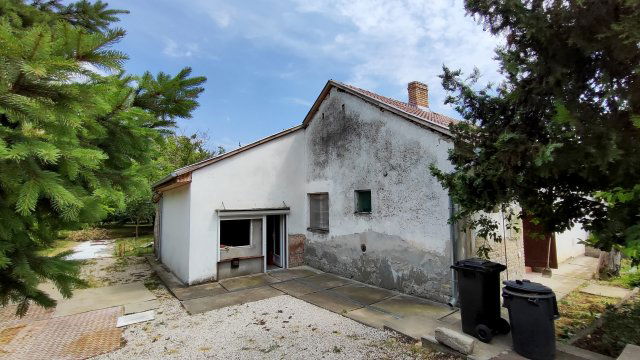 Eladó ikerház, Szekszárdon, Aranytó utcában 27.9 M Ft, 4 szobás