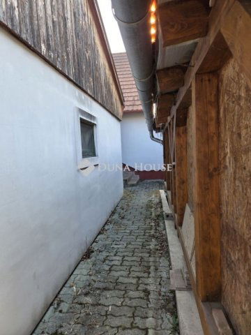 Eladó családi ház, Leányfaluban 159.9 M Ft, 3 szobás