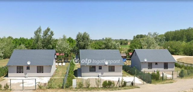 Eladó nyaraló, Békésszentandráson 130 M Ft, 2+2 szobás