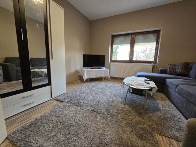 Eladó családi ház, Dombóváron 35.5 M Ft, 2 szobás