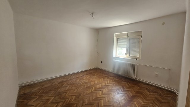 Eladó családi ház, Komlón 36.6 M Ft, 4+1 szobás
