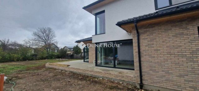 Eladó családi ház, Szegeden 231.874 M Ft, 5 szobás