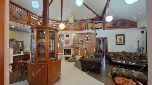 Eladó családi ház, Debrecenben 250 M Ft, 3 szobás