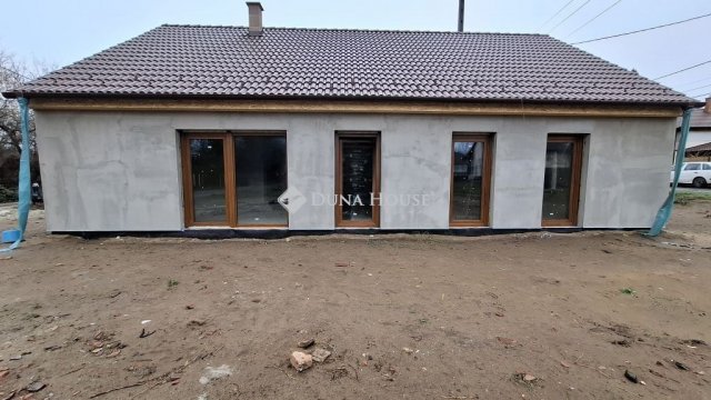 Eladó családi ház, Erdőkertesen 105 M Ft, 4 szobás