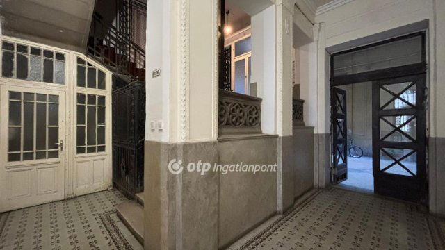 Eladó téglalakás, Budapesten, V. kerületben 79.5 M Ft, 1 szobás