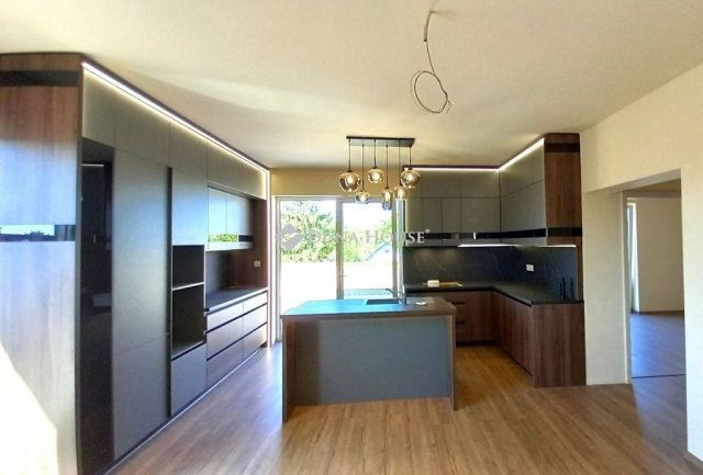 Eladó ikerház, Debrecenben 129 M Ft, 5 szobás